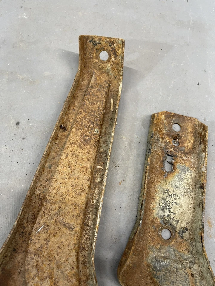 Chevy Chevelle 1965 parachoques trasero soportes de montaje soportes Malibu OEM Foto 3 de 4