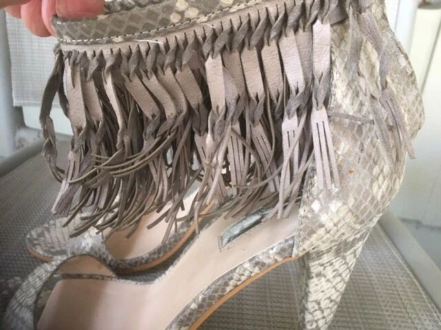 H by HALSTON Snake Leather Fringe Ankle Cuff Open Toe Heels Sandals Sz 8 EUC - Изображение 2 из 4