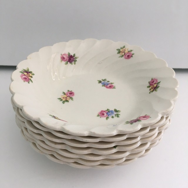 7 Clarice Cliff Devonshire Berry Bowls Royal Staffordshire 5 7 Clarice Cliff Devonshire Berry Bowls Royal Staffordshire 5