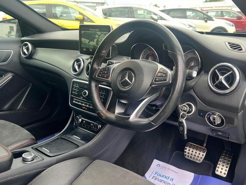 MERCEDES-BENZ GLA CLASS 2.1 GLA200d AMG Line 2015 - Picture 13 of 24