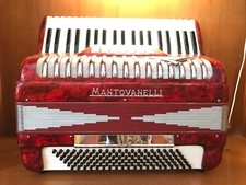 Mantovanelli Akkordeon Rot 120 Bässe Italien 7 Diskantregister mit Koffer