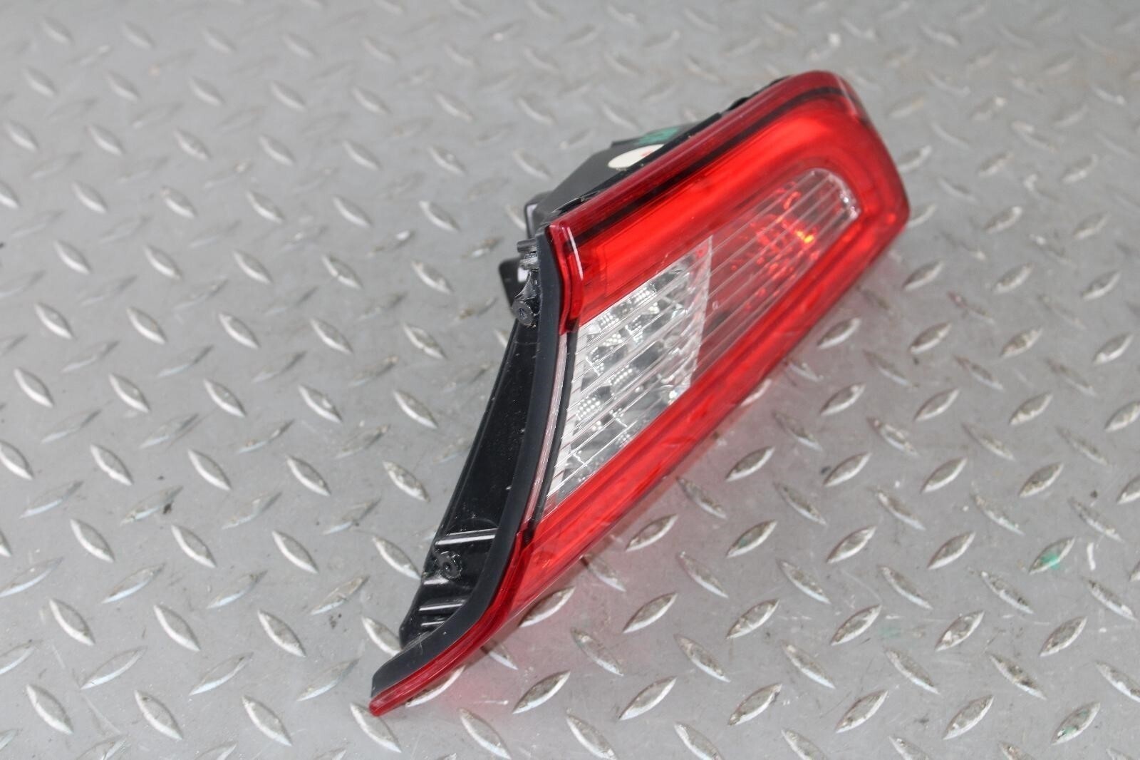 14-19 Ghibli Decklid Mounted Passenger Side RH Taillight Tail Light Lamp Lens OE