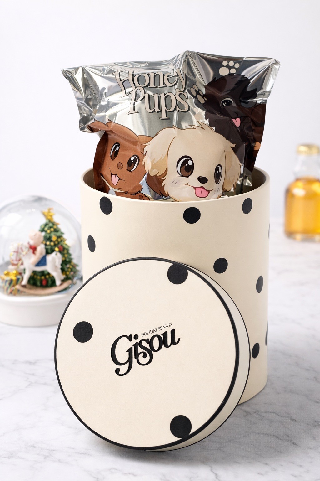 Gisou Holiday Pup Keychain Bag Charm