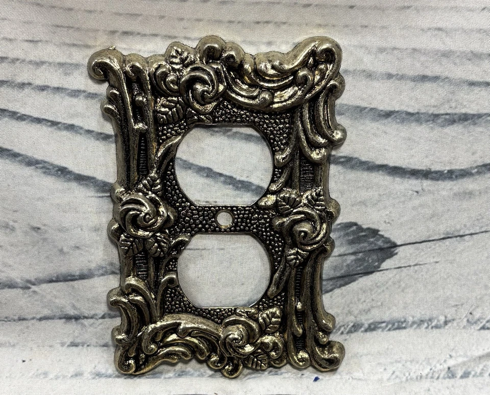 Placa de cubierta de salida de colección AT&HC American Tack and Hardware Co. “Latón antiguo” MCM Foto 3 de 3