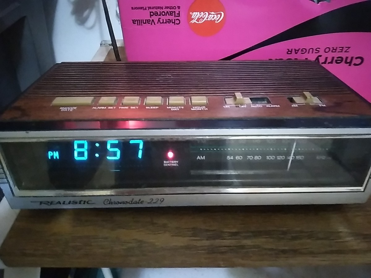 Vintage Realistic 12-1536 Chronodate 229 Digital Alarm Clock Am/fm