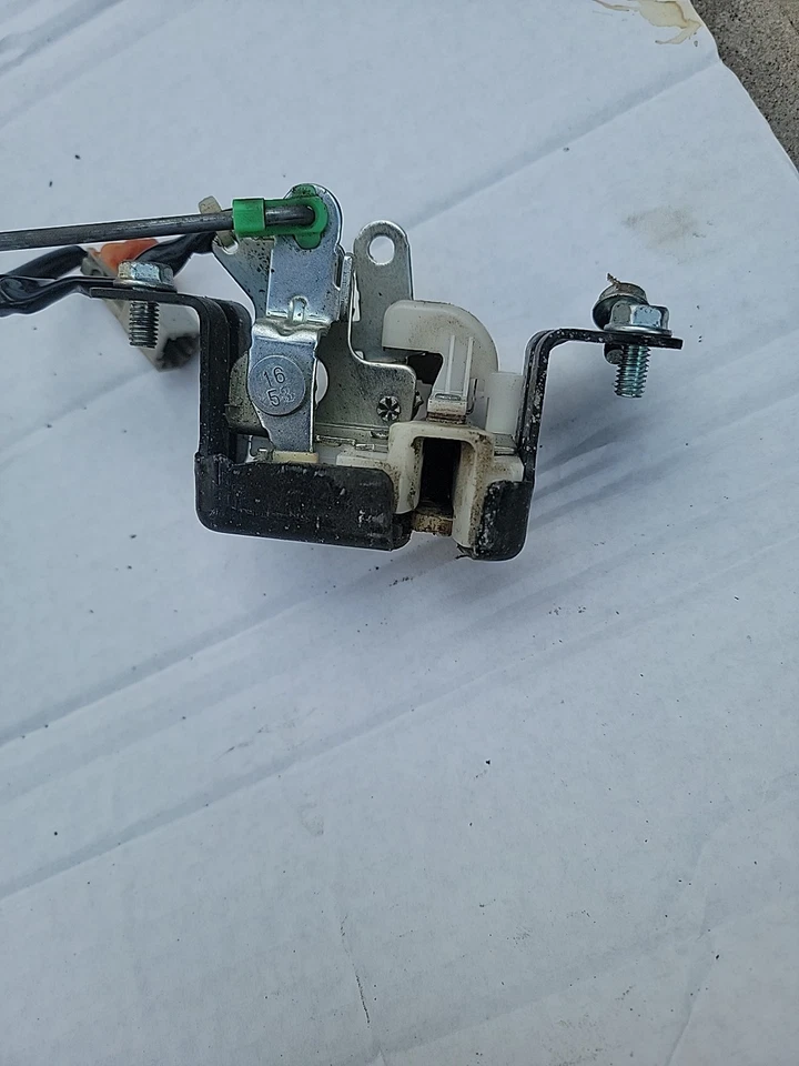 Actuador de cierre de cierre de cerradura de puerta trasera eléctrica Honda Pilot 2009-2015 OEM 3,5 L Foto 2 de 3