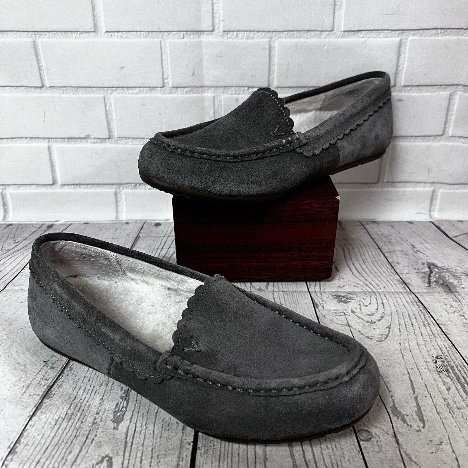 Vionic McKenzie Grey Suede Shearling Slippers Coz… - image 1