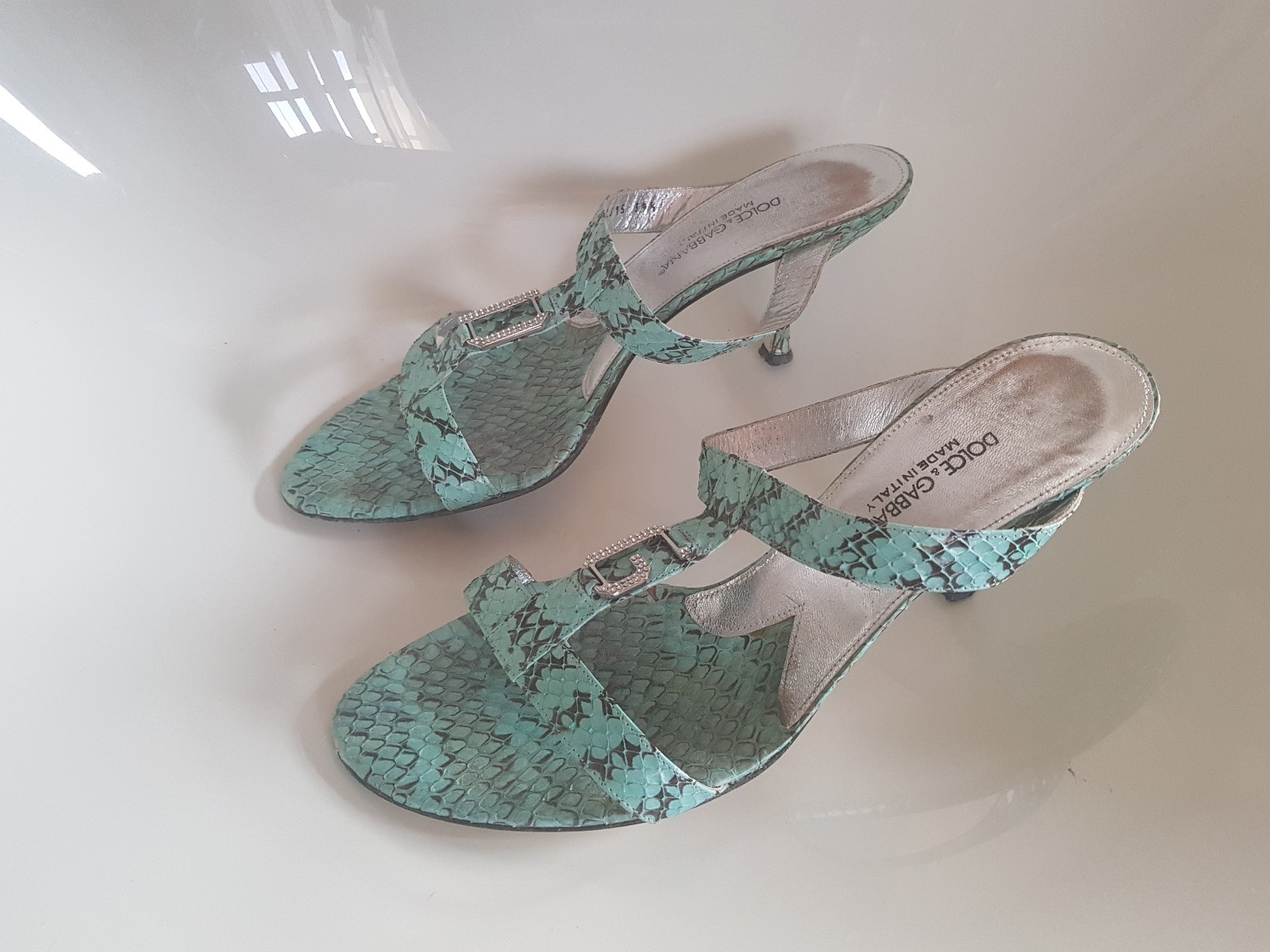 DOLCE & GABBANA Riemchen-Sandale Animalmuster extravaganter Stil Damen türkis DOLCE & GABBANA Riemchen-Sandale Animalmuster extravaganter Stil Damen türkis