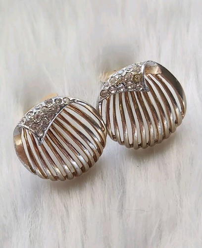 Vintage Boucher 521819 Clear Rhinestone Ribbed Swirl Clip On Earrings Read! - Picture 6 of 14