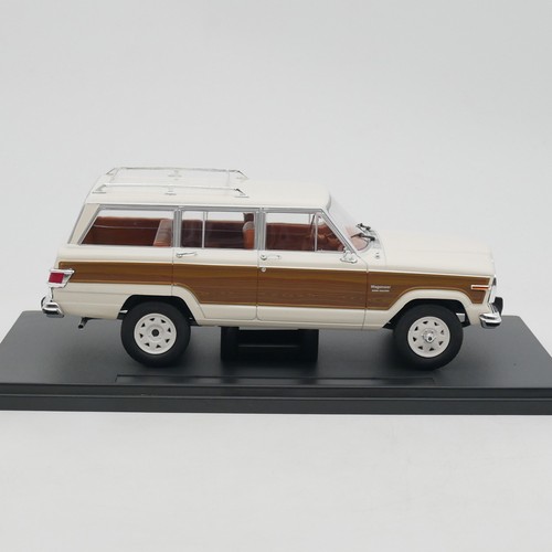 IXO 1:24 VAM Jeep Wagoneer Alloy Car Model - Picture 2 of 6