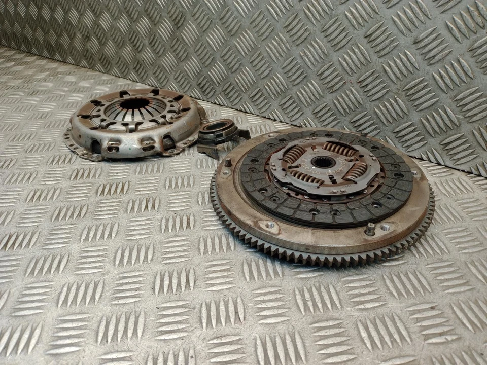 TOYOTA YARIS FLYWHEEL CLUTCH KIT 1.0 PETROL MK3 XP130 2011-2019 134050Q021 14k  - Image 2 of 4