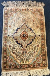 AN STUNNING TURKISH SMALL SILK RUG 1’1” X 1’7”
