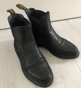 dr martens chelsea boots size 6
