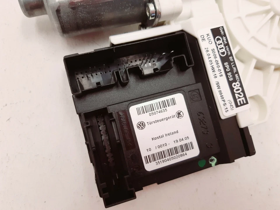 New original AUDI A3 04-07 window regulator motor right 8P0959802E - Image 4 of 4