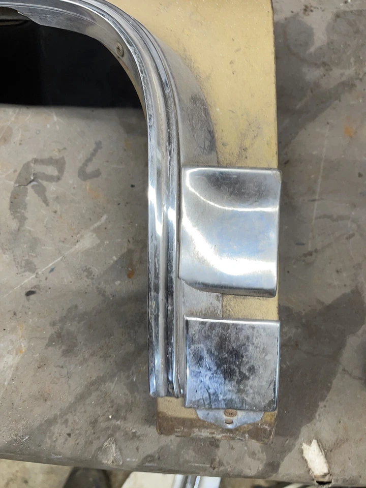 1971-1976 Cadillac DeVille Fleetwood задняя четверть 1/4 панели крыла юбки отделка - Изображение 2 из 4