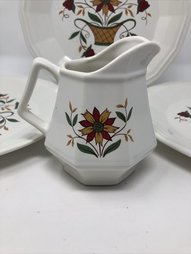 4 Pcs. Homer Laughlin White Dover Bayberry 3 Dinner Plates & 1 Creamer NICE! - Picture 3 of 7