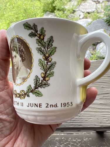 ROYAL DOULTON QUEEN ELIZABETH II CORONATION 1953 MUG - Picture 10 of 12