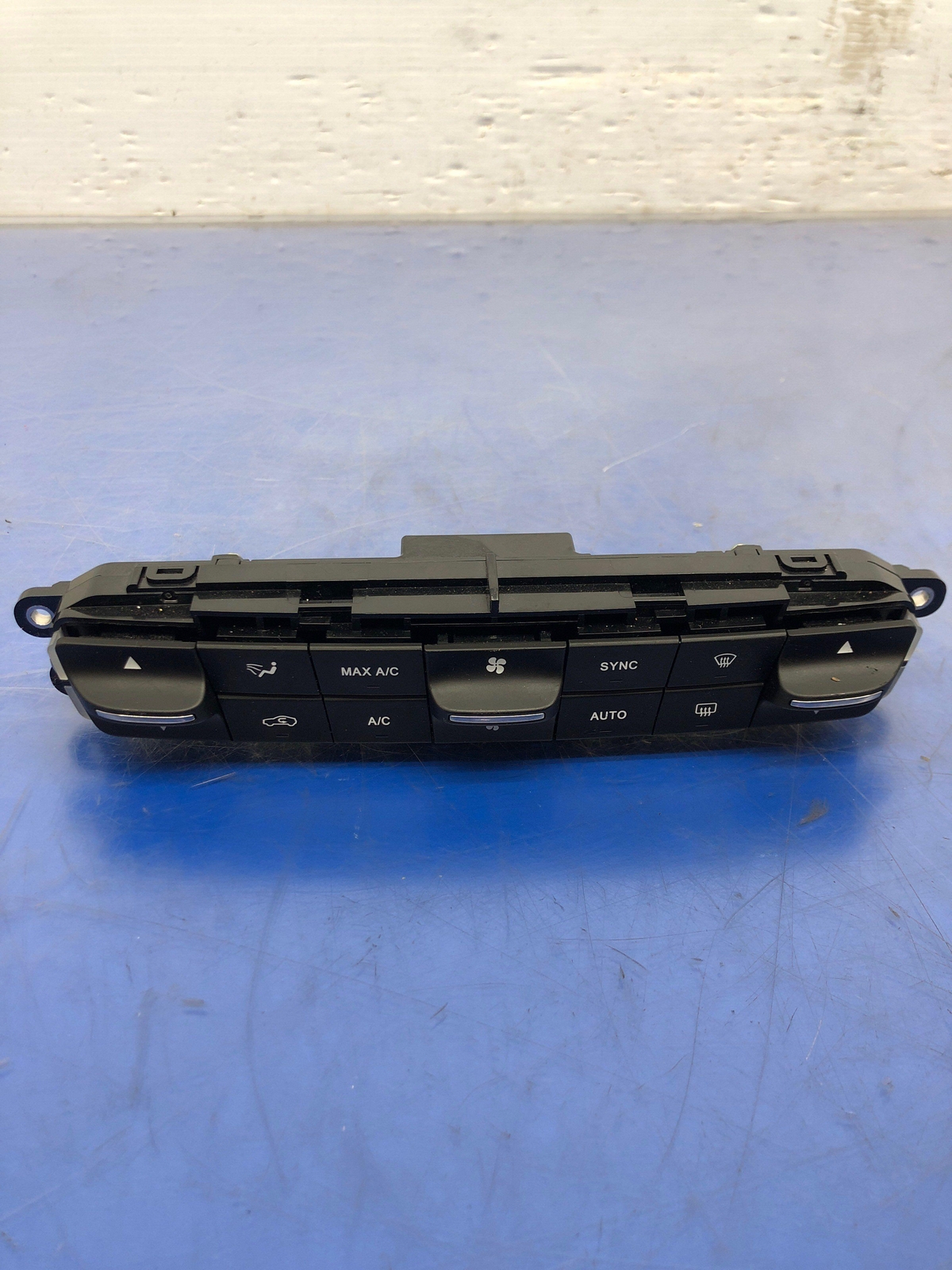 2017-2020 MASERATI LEVANTE CLIMATE CONTROL PANEL 670118796 OEM