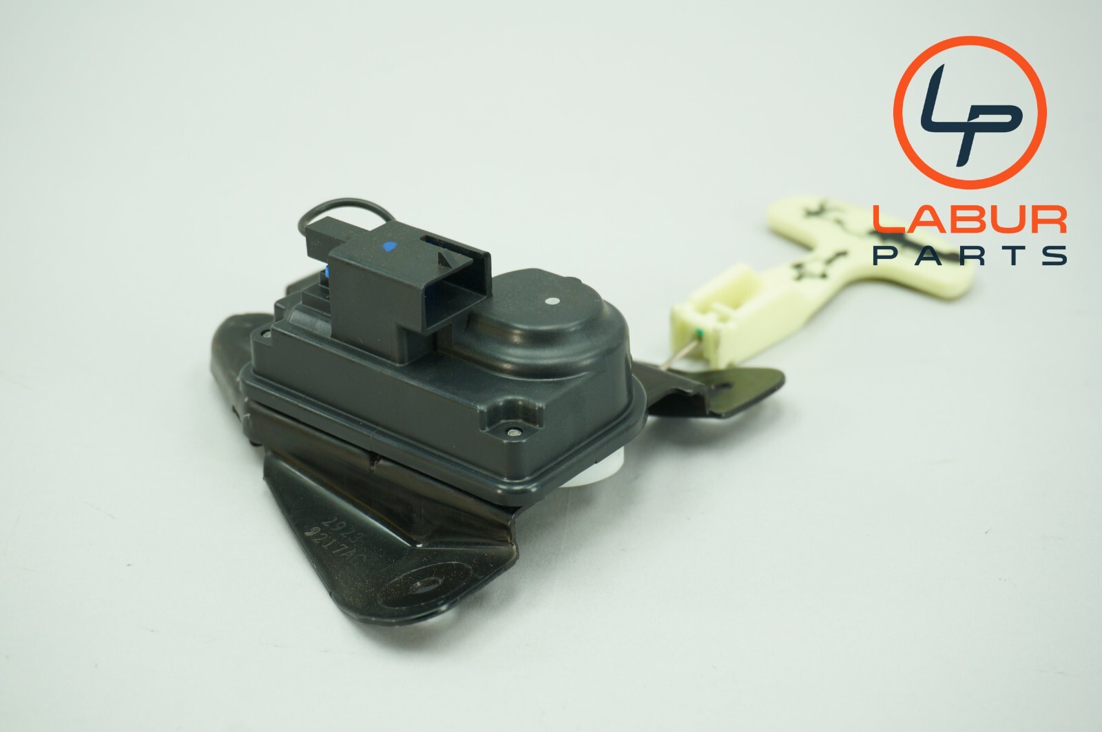 M157 Maserati Ghibli 14-17 Rear Trunk Lock Latch Actuator w/ Pull Handle B963