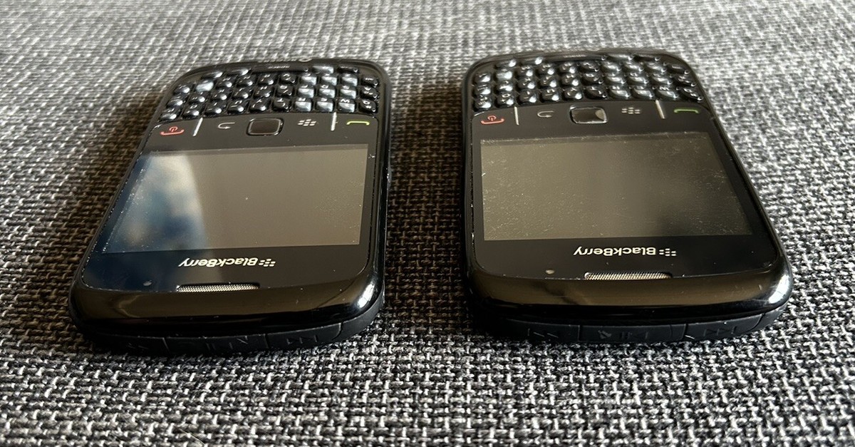 Lot Of Two BlackBerry Curve 8520 - Black Smartphone UNTESTED READ