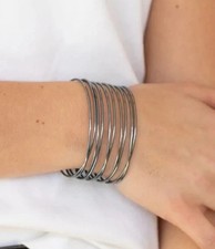 NWT Paparazzi HAUTE Wired Black Bracelet