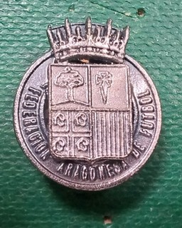 RARE Spain Football Association FA ARAGONESA Pin Badge Calcio Distintivo