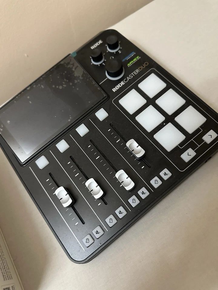 Estudio de producción de audio todo en uno RODECaster Duo CCAJ23LP14E0T9 Foto 2 de 4