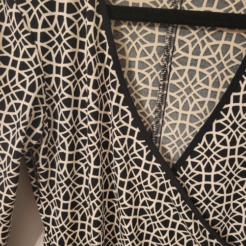 City Triangles Women's Black Cream Y2k Babydoll V-Neck Wrap Dress. Size M - Picture 3 of 8
