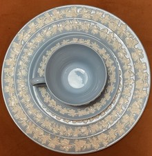 Wedgwood Queensware Rare Smooth Edge Cream on Blue 5 Piece Place Setting