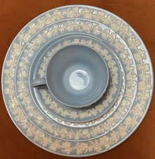 Wedgwood Queensware Rare Smooth Edge Cream on Blue 5 Piece Place Setting 