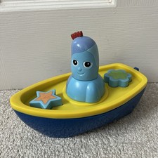 In The Night Garden Iggle Piggle's Lightshow Bath Time Boat Toy