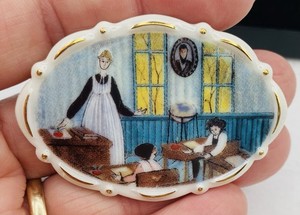 P BUCKLEY MOSS 2005 Pin Brooch/Pendant titled "TODAYS LESSON " with box