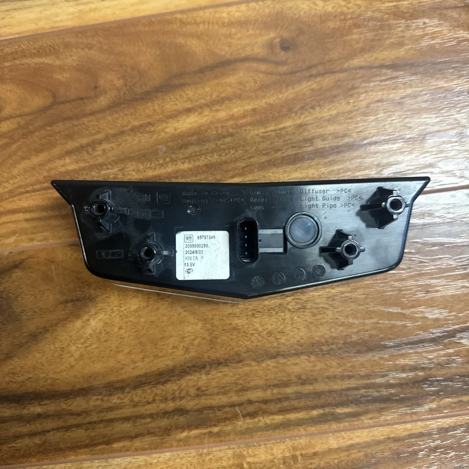 MINT 2024 2025 Cadillac LYRIQ Dynamic Luminous Front Grille Emblem OEM 85707345 — 第 4/4 张图片