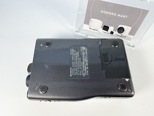 SONY WALKMAN TCD-D7 Cassette Player Portable Audio Junk For Parts or Repair - Picture 2 of 7