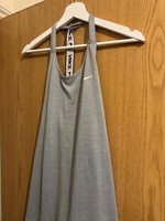 NIKE WOMANS TRAINING TOP MEDIUM NEW