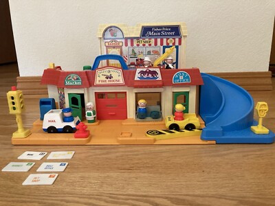 フィッシャープライス　メインストリート　1986年 Vintage Fisher Price Little People Main Street 1986 - Etsy