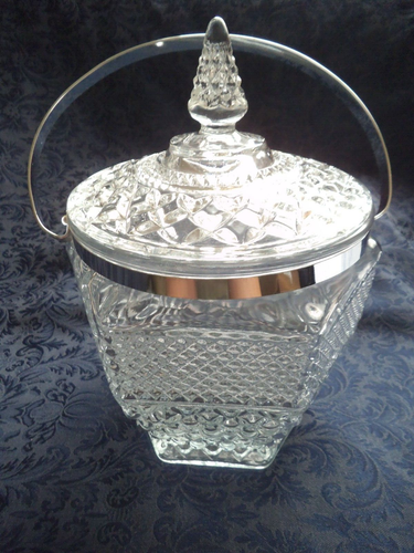 ANCHOR HOCKING WEXFORD ICE BUCKET WITH LID & TONGS- EUC - Picture 6 of 6