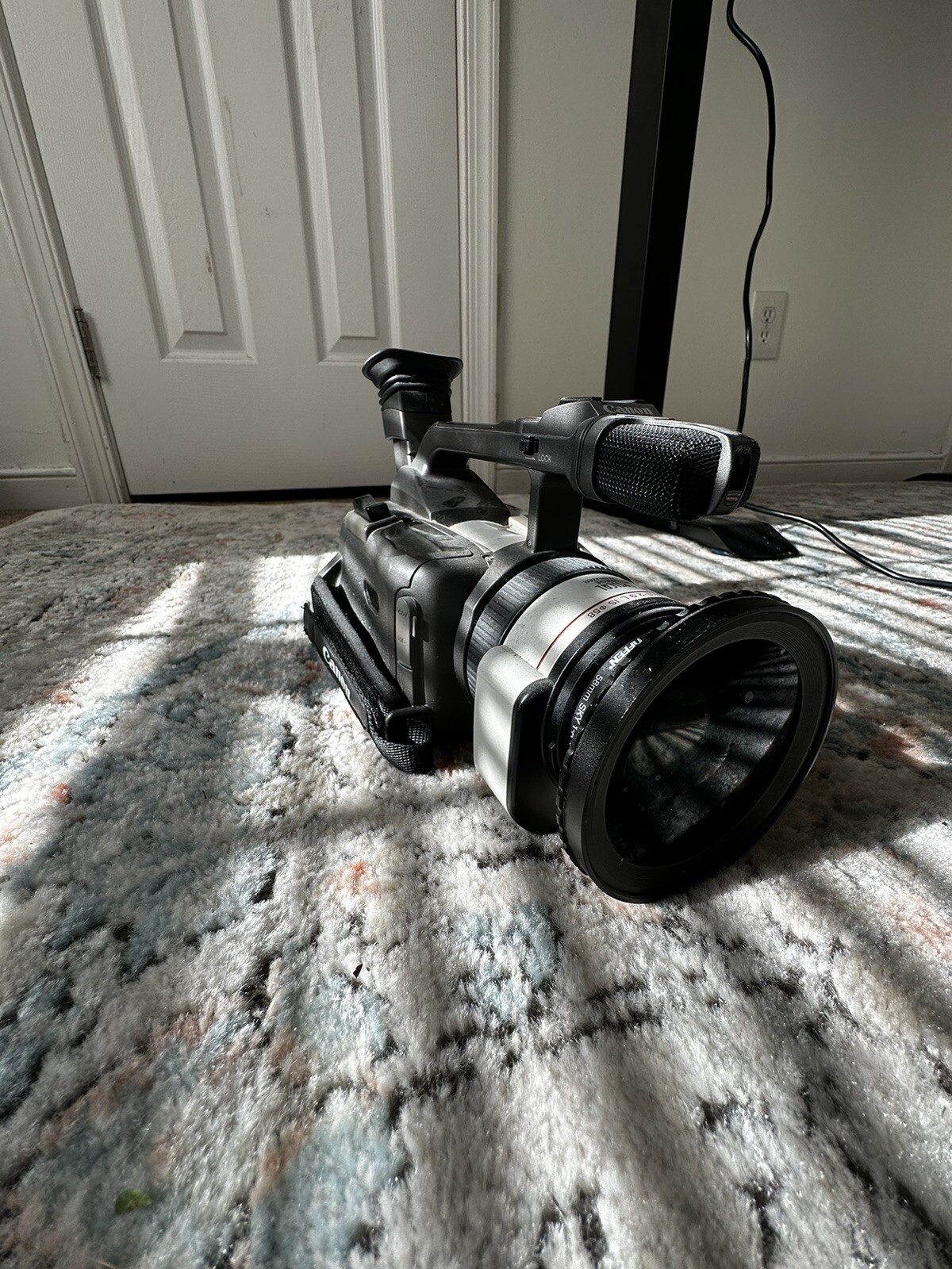 Canon GL1 Portable Handheld 90s Vintage Video Camera Camcorder