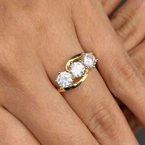 A Beautiful 6.50 ct White Lab Created Diamond Ring With Yellow Gold Plated 925 - 第 3/7 張圖片