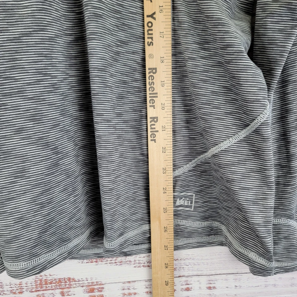 Camisa REI Cooperativa con Capucha Para Mujer Talla L Gris Rayas 1/4 Cremallera Pullover Correr Gimnasio Logo Foto 2 de 4