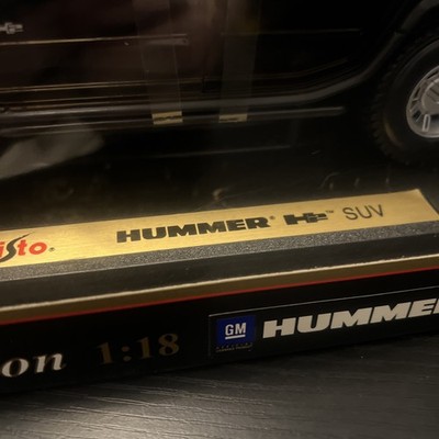 Black Hummer H2 SUV 1:18 Scale Diecast Model Car by Maisto Special