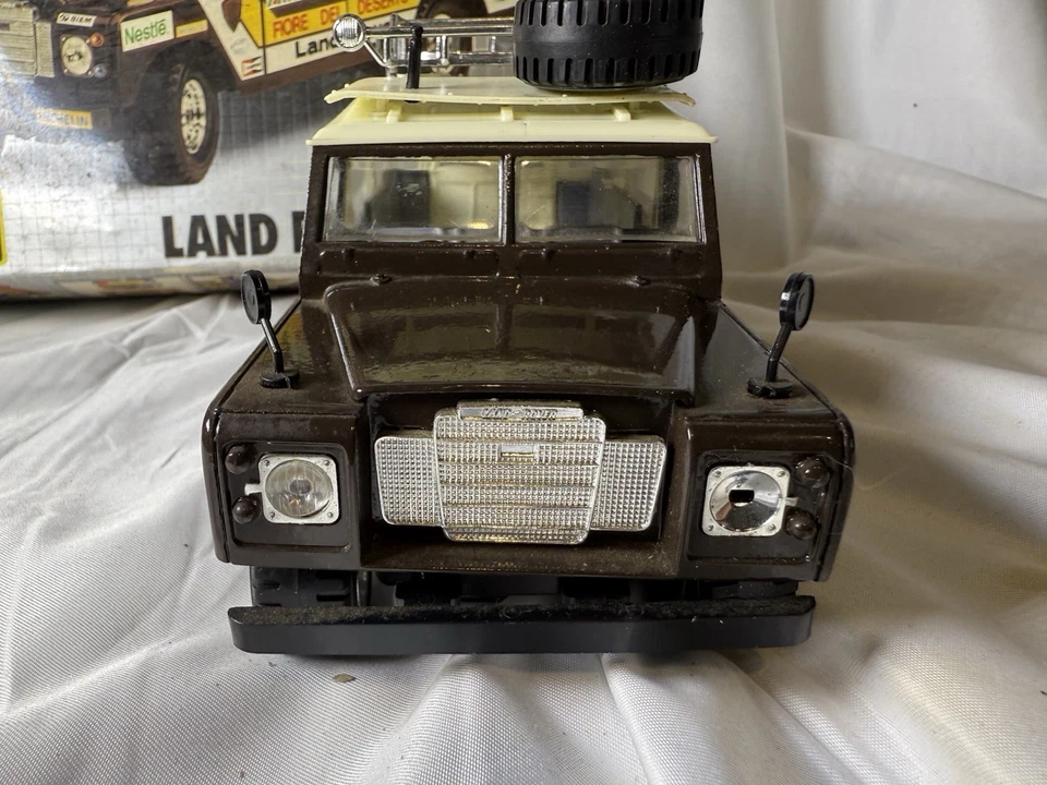 Raro Burago 1:25 Landrover Defender Diecast Metal Modelo Kit Juego de Juguete de Colección Foto 3 de 4
