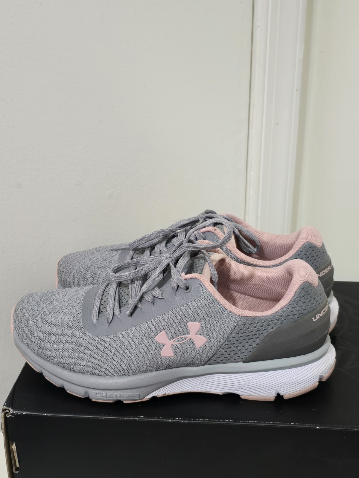 SAOLA Scarpe da corsa Under Armour Charged in gomma ad alta abrasione taglia 7