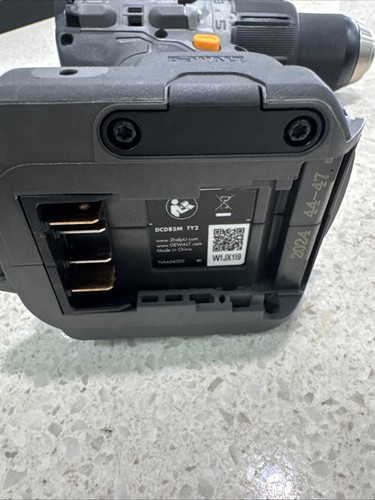 Dewalt DCD85MP2T-XE F1 McLaren Drill Kit 2x5.0ah Batteries And Charger - New - Picture 9 of 10