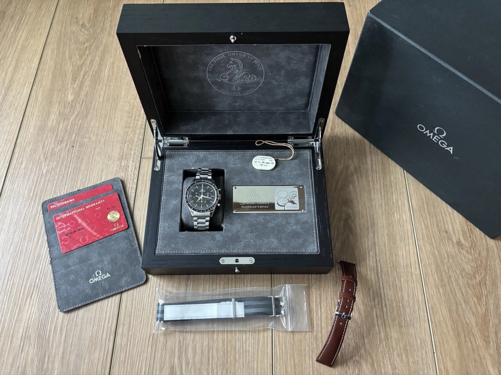 OMEGA Speedmaster First Omega in Space w/extra Straps