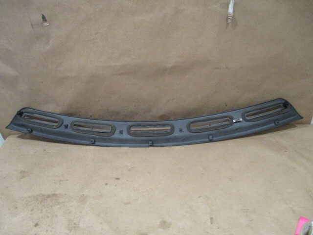 Maserati Quattroporte 05-06 - Dash Defroster Vent Plate - P/N 66523800
