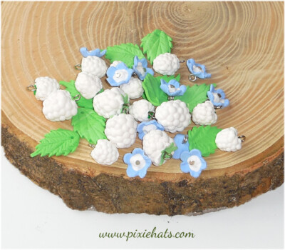 Weiße Beere Charms Winter Weihnachten Yule Perlen Handarbeit Fimo Schmuck