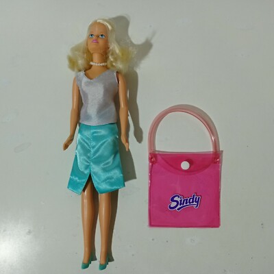 VTG 90's SINDY HASBRO EUROPEAN IN GREAT CONDITION & MINI BAG - Turquoise