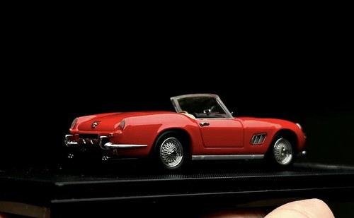 CR GFCC 1:64 Red 1960 250GT California Convertible SWB Model Diecast Metal Car - Picture 4 of 26