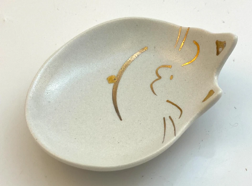 Plato para gato japonés artesanal esmalte blanco dorado 3,25" Seto Ware Foto 2 de 4
